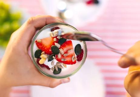 yogurt and fruit healthy breakfast