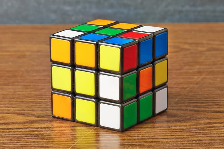 A robot that normally makes appliance motors has broken the world speed record for solving Rubik's Cube