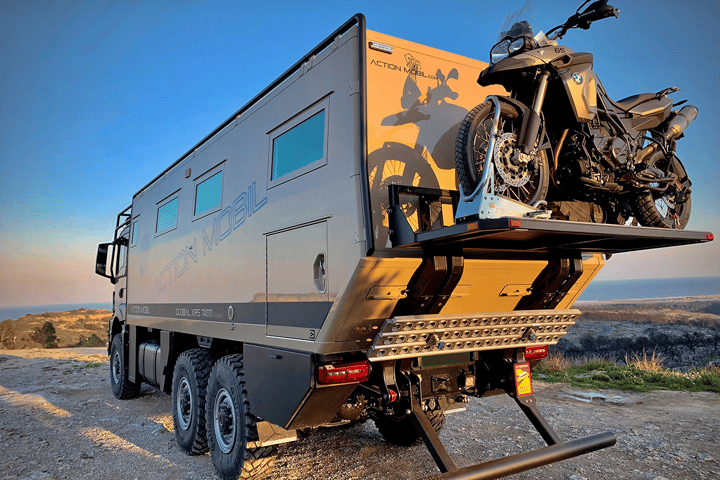 The Action Mobil Global XRS 7400 adds an extra 6.6 feet of camper length compared to the XRS 7200 we looked at in 2014