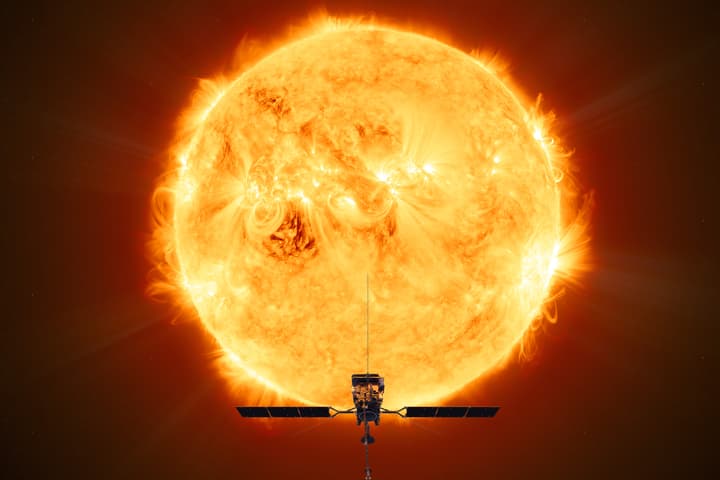An artist's impression of Solar Orbiter observing the Sun