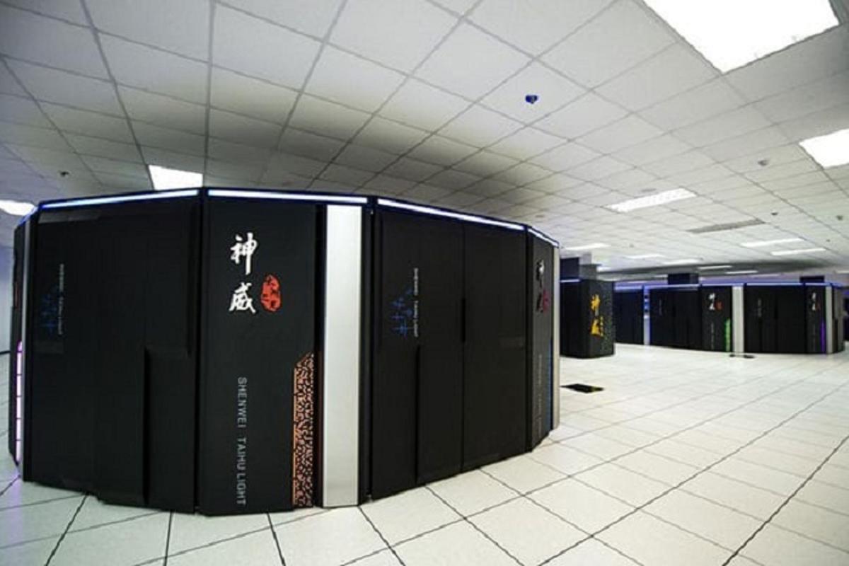 The Sunway TaihuLight in China has claimed the top spot in the Top500 list of the world's most powerful supercomputers for the second time in a row