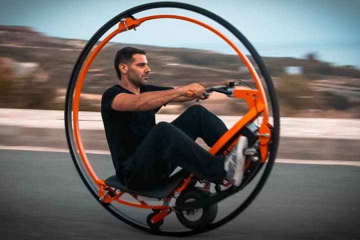 The Make It Extreme team has created an electric monowheel from scratch