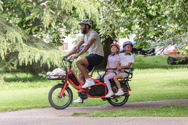 The Bosch-powered Quick Haul Long can carry up to 418.9 lb, including the rider, cargo and kids