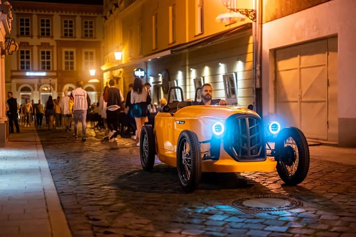 The Patak Rodster merges modern electric micro-mobility with classic roadster vibes from the 1930s