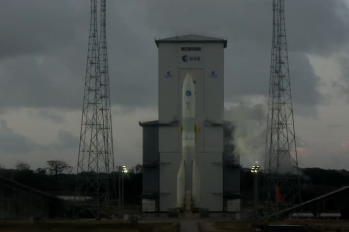 Ariane 6 during the hot-fire test did not leave the ground