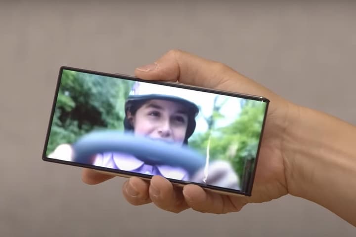 The proof-of-concept working Motorola smartphone prototype rolls out a flexible OLED display while adjusting content to match the larger screen size