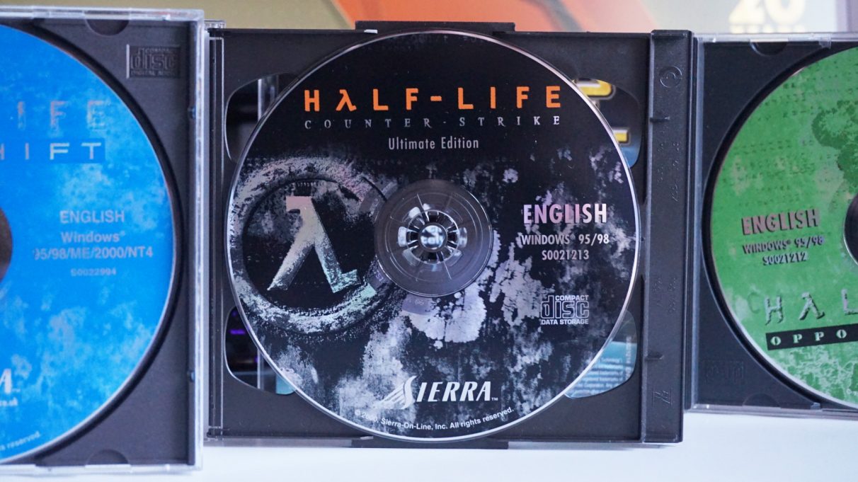 A photo of Half-Life Ultimate Editon's CD-ROM