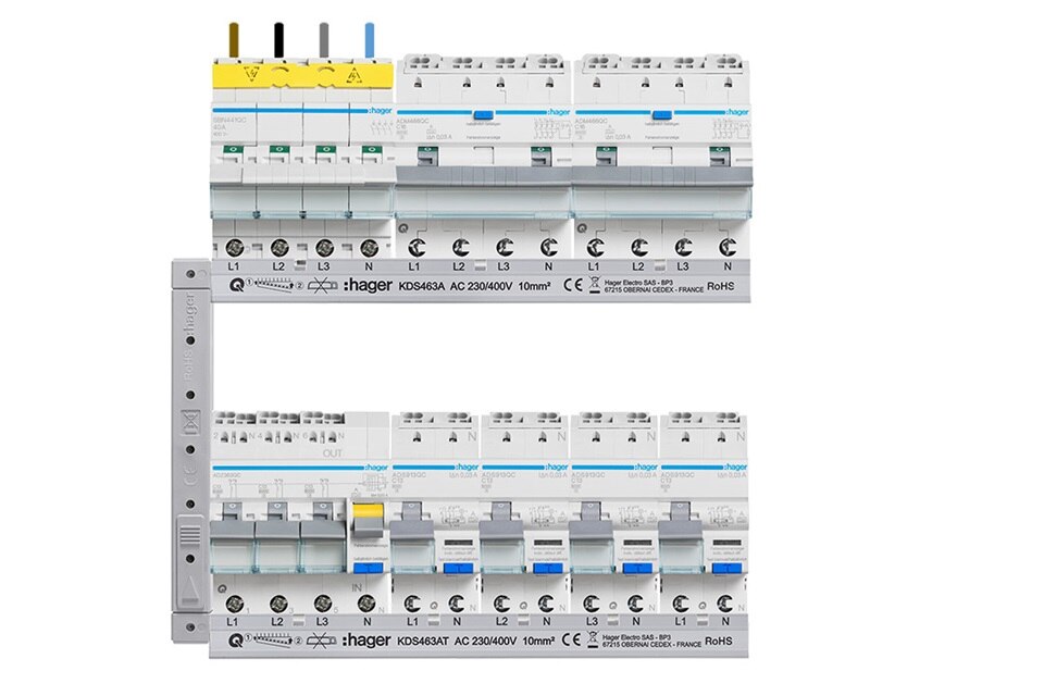 Tableau de distribution électrique de marque Hager avec disjoncteurs et système de barres omnibus