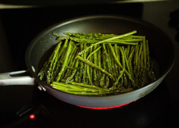 blue cheese and asparagus roll recipe