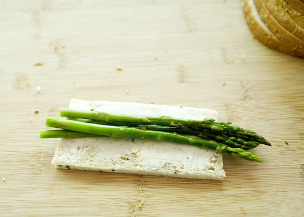 blue cheese and asparagus roll recipe