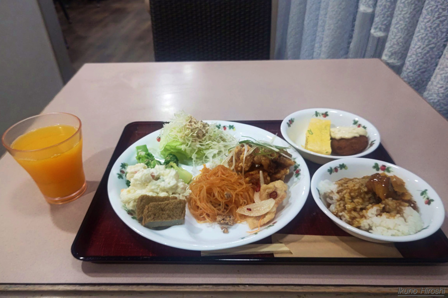 松山の宿の朝食