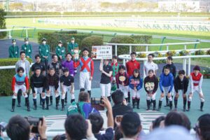 keiba 1713323118 13002 300x200 - 【競馬】ホリー・ドイル騎手のトレーニング動画がヤバ過ぎると話題に