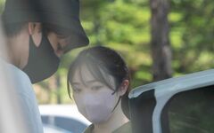 《スクープ撮》元乃木坂46渡辺みり愛と元ジャニーズ「7ORDER」萩谷慧悟が「草津温泉1泊2日の夏デート」湯畑で見せた親密な姿とは…