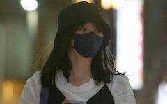 《乃木坂46自粛後の明暗》「メンバーとの信頼関係に大きなヒビが入ったまま」中西アルノ（19）が“売れる路線”へ復帰、岡本姫奈（18）は”ぼっち焼肉”