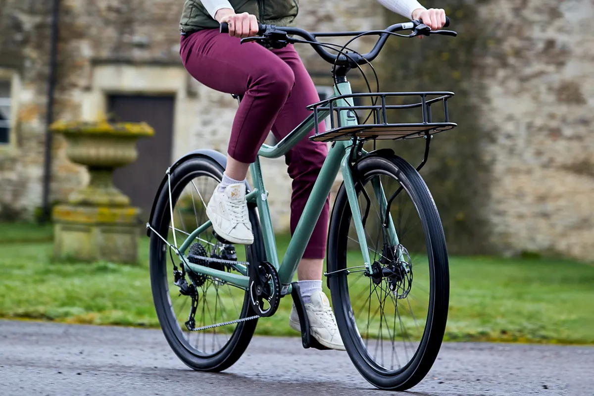 Cyclist riding the Cannondale Treadwell EQ