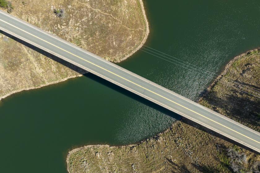 Oroville, CA - June 02: Aerial photos of a bridge on CA 162, the Oro Quincy Highway over Lake Oroville which stands at 54% of capacity in the midst of record drought on Thursday, June 2, 2022 in Oroville, CA. (Brian van der Brug / Los Angeles Times)