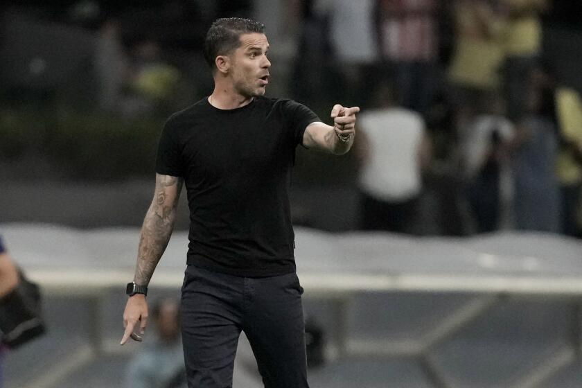 Guadalajara's coach Fernando Gago protests to referee at half-time during a Mexican soccer league semifinal second leg match against America at Azteca stadium in Mexico City, Saturday, May 18, 2024. (AP Photo/Eduardo Verdugo)