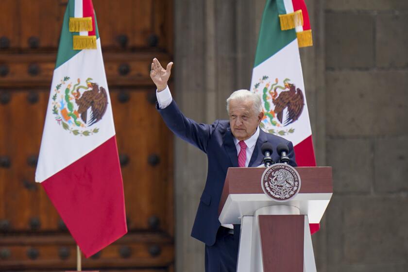 El presidente saliente Andrés Manuel López Obrador pronuncia su último Estado de la Unión en el Zócalo, la plaza principal de la Ciudad de México, el domingo 1 de septiembre de 2024. (AP Foto/Félix Márquez)