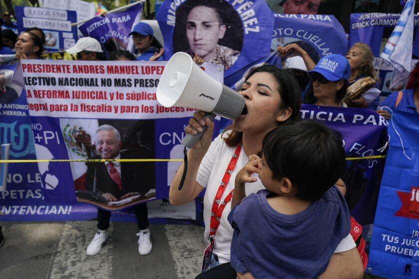 Familiares de presos se manifiestan a favor de la reforma al poder judicial propuesta por el gobierno, el miércoles 4 de septiembre de 2024, en Ciudad de México. (Foto AP/Félix Márquez)