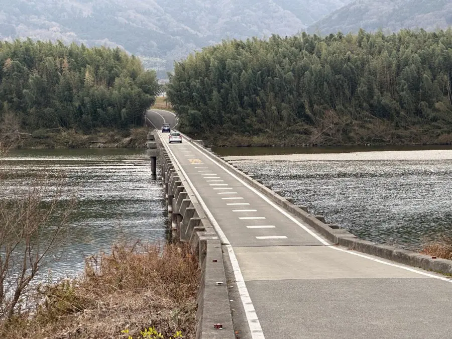 日本三大暴れ川の吉野川（四国三郎）に架かる潜水橋、徳島県美馬市『脇町潜水橋』を訪問ッ！