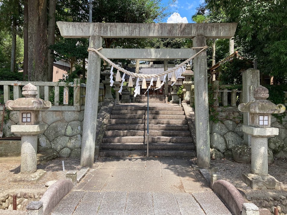 少し寄り道して関神社に参拝