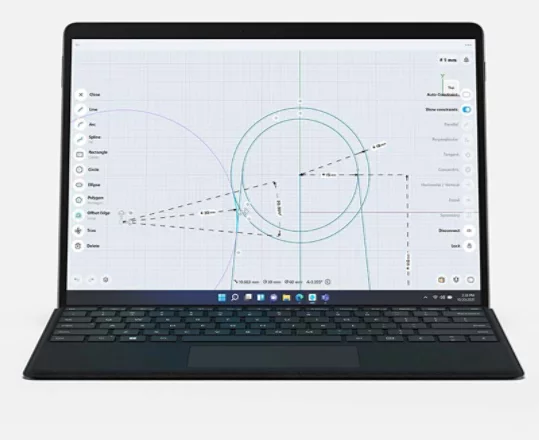 Rendering di Surface Pro 8 con una schermata che evidenzia la sua potenza di elaborazione