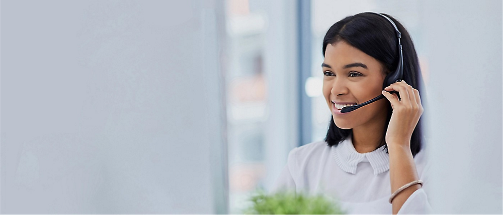 Una persona con auriculares