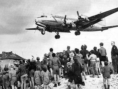 Berlin blockade and airlift