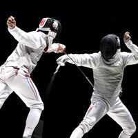 Men fencing (sport; swordplay; sword)