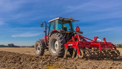 Learn how a farm in Upper Bavaria uses tractors equipped with the GPS navigation system for farming