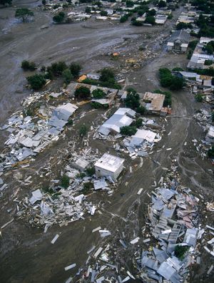 damage from the 1985 eruption of Mount Ruiz