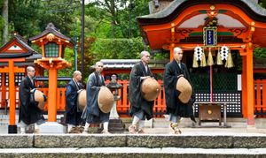 Shintō monks