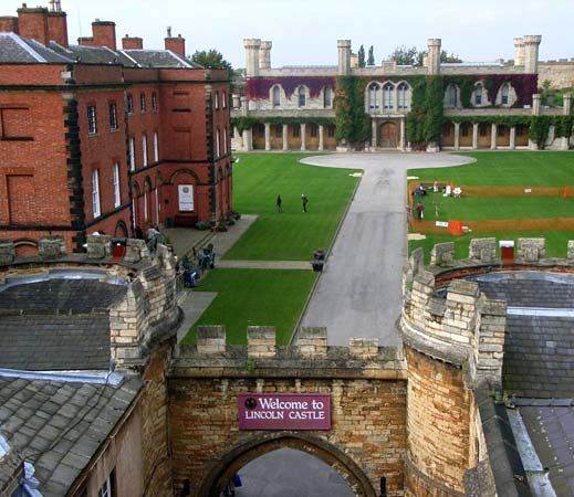 Lincoln Castle: Lincoln Crown Court building