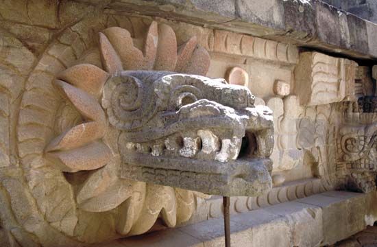 Teotihuacán: stone carving of Quetzalcóatl