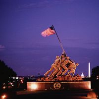 Marine Corps War Memorial Arlington, VA. Iwo Jima Memorial. By Felix W. de Weldon based on Joe Rosenthal news photo of afternoon flag raising Feb. 23, 1945 WWII World War II. Hompepage blog 2009, history and society, memorial day veterans day 4th of July