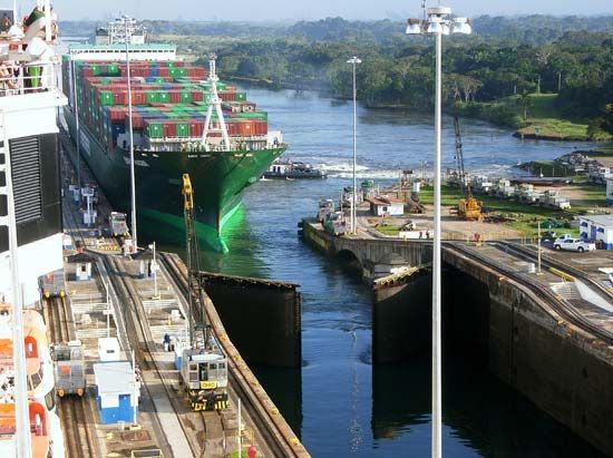 Panama Canal: Gatún Locks