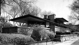 Robie House, Chicago, by Frank Lloyd Wright, 1909.