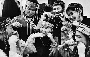 Yakut musicians playing the khomus, a native mouth harp