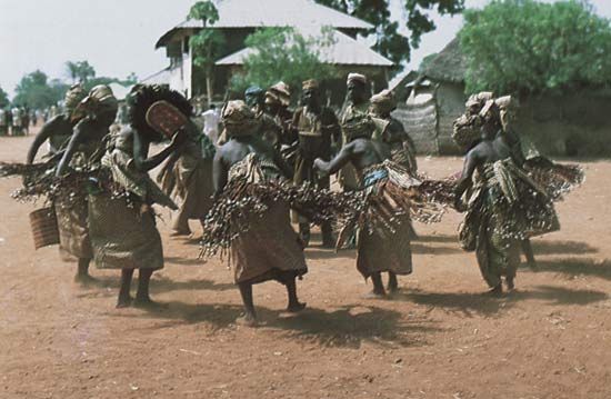 Jukun women dancing