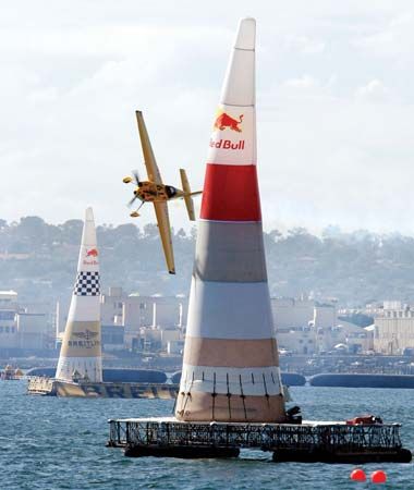 British pilot Steve Jones flying his aircraft between air gates during the Red Bull Air Race World Series, San Diego, 2007.