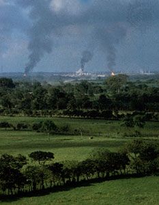 Oil refinery on the Tabasco Plain, near Villahermosa, Mexico.