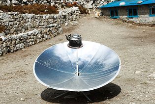 Solar-powered cookstove