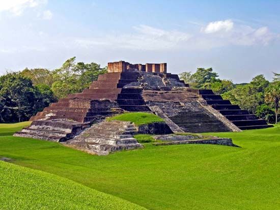 Comalcalco, Mexico: Mayan brick pyramid