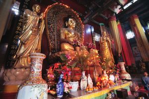 Buddhism: temple in Kunming, China