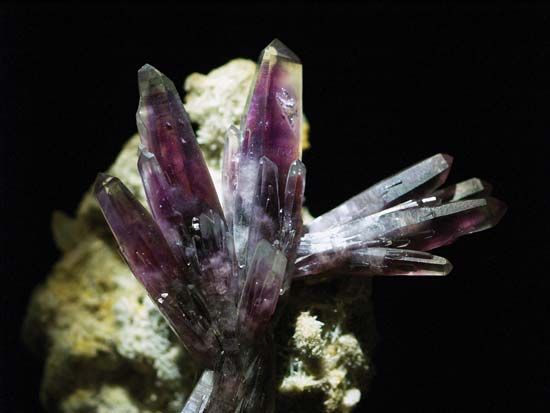 A sample of amethyst, trigonal silicon oxide, from Amatitlán, Guerrero, Mex.