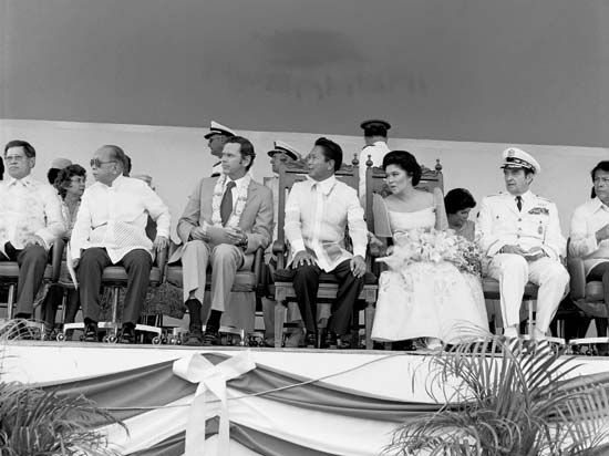 Philippine and U.S. dignitaries