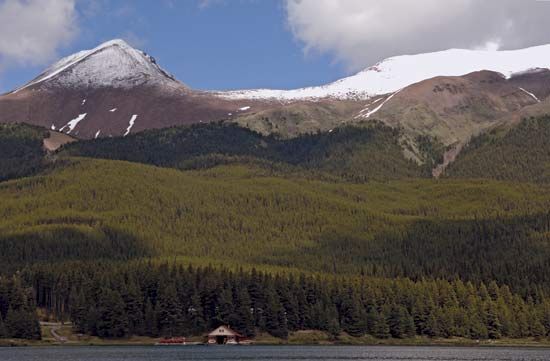 Maligne Lake near Jasper, Jasper National Park, western Alberta, Canada.