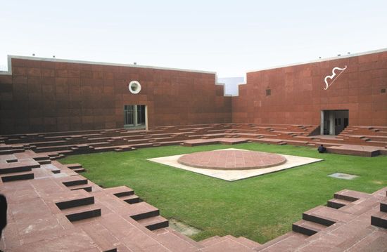 A section of the Jawahar Kala Kendra arts centre (1986–92), designed by Charles Correa, in Jaipur, Rajasthan, India.