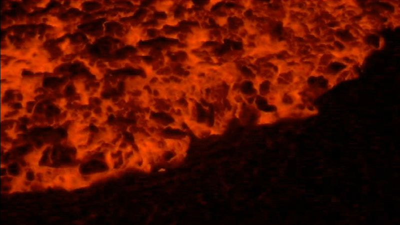 Discern the difference between pahoehoe and aa volcanic lava flows at Kilauea, Hawaii