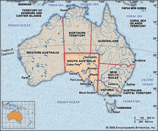 South Australia. Political map: boundaries, cities. Includes locator.